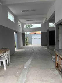 White House on the Island - Image 3