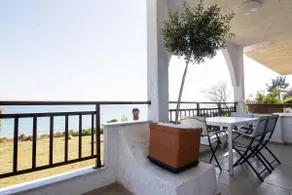 Waterfront Apartment Y - Image 3