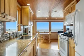 ArchRockVIEWS, contemporary light filled Cottage - Image 4