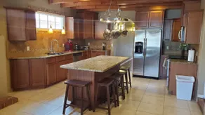 Roomy 1BD Apartment Near University Medical Center - Image 2