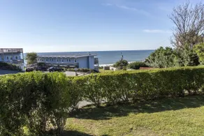 Wave Crest Oceanfront Cottage. - Image 2