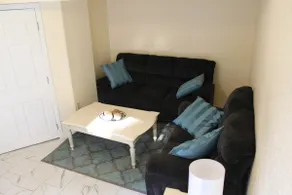 Beautiful New Basement, Queen Beds w/Free Parking - Image 5