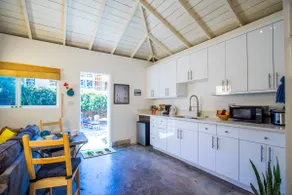 LA Bungalow Oasis: Parking, By Beach, SoFi, LAX - Image 5