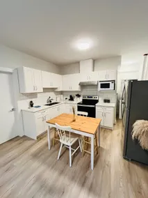 Beautiful Suite (Unit #1), 1BR - Image 2