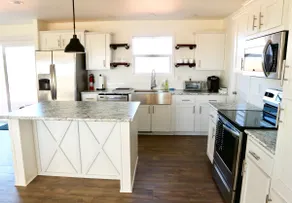 Canyon Comfort - Stylish Digs for Canyon Explorers - Image 4