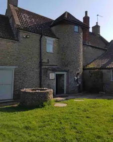 4-Bed Cottage at Famous Tuckers Grave Inn Sleeps 8 - Image 4