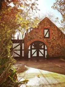 Romantic Getaway at Cockatoo Cottage - Image 2