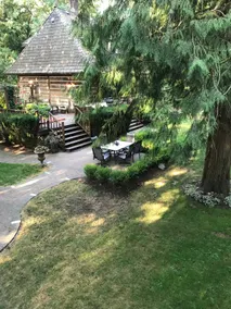 Cozy Log Cabin - Image 4