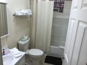 Cozy 2 BR in the Heart of Sawyer/Mins to W Dunes - Image 2