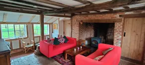 Suffolk simplicity: thatched cottage, no chintz - Image 2