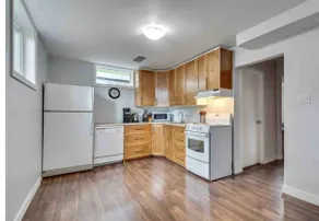 Bright, elegant guest suite. - Image 4