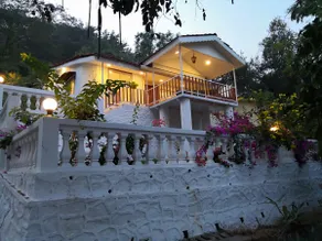 WhiteHouse Home Stay (Daffodils)By Oxystays - Image 2