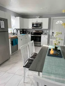 House of Manatees-Entire house with yard, fire pit, dog friendly - Image 5
