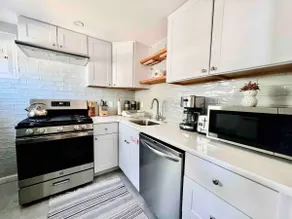 Ultra Modern 3 BR Apt - 5 min walk to the Beach! - Image 5