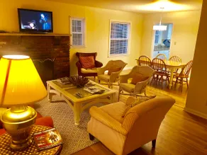Bluegrass Cottage;Pet Friendly.Horse Farm & Racing - Image 2