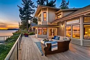 Spectacular Puget Sound Beach Front House - Image 2