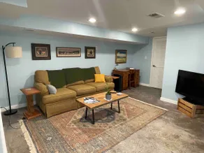 Eclectic 1-bedroom place with free street parking - Image 3