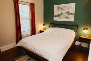 Lavish Lakeside Historic Downtown Home-Beach 1.5mi - Image 4