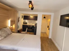 Unique location in the heart of the city with terrace and jacuzzi - Image 4