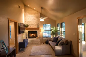 Guest house on 10 acres, farm animals, giant oaks - Image 2