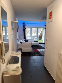Apartment with air conditioning, smart home and 65-inch TV - Image 5