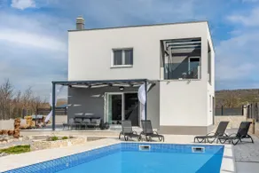 Villa Noir, a luxurious paradise with a pool, just 15 minutes from Split - Image 2