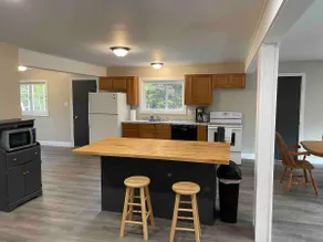 Trailside Getaway! Newly renovated 5bdrm 16+ guest - Image 2