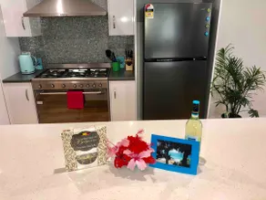 LUXE  1 bed retreat! Spacious, central location, NEW everything - Image 3