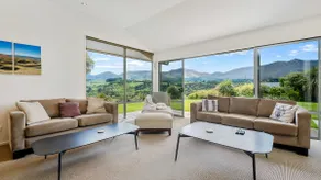 Retiro tranquilo | Vistas a la montaña | Patio trasero expansivo | Alquiler de spa disponible - Image 3