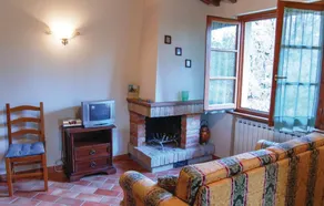 Apartment in an old Tuscan farmhouse - Image 2