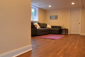 Upscale Modern 2 BR Apartment - Image 5