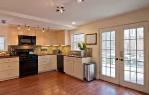 Brookside Retreat: streamside patio•outdoor fireplace•fenced yard•walk to town! - Image 3
