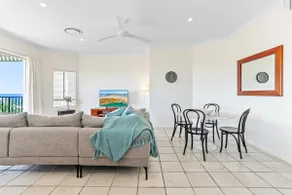 Cosy apartment with ocean views, Sunshine Beach - Image 5