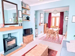 Delightful 2 bed garden cottage (free parking) - Image 3