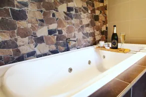 Hickey Vale Farm Lodge Pet Friendly - Image 4