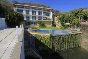 Kristal Luxe House - Image 3