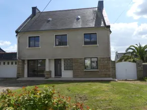 Spacious and bright house for rent in Brittany - Image 4