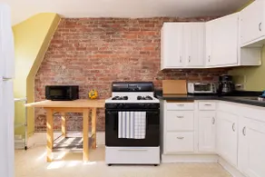 Spacious Victorian Tower Apartment - Image 5