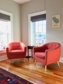 Decorah House • Bright, sunny, walk downtown! - Image 5
