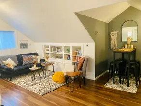 Cozy Comox Character Suite/Loft - Image 3