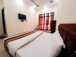 Beautiful House In Woods | 3 Beds |Food | Balcony - Image 3