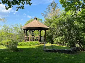 Viewtop Farmhouse-Beautiful Spring in the country - Image 5