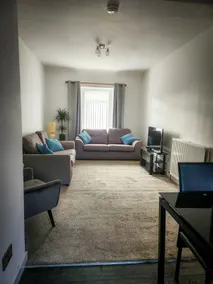 Central 2-bedroom bunglow with double sofa bed - Image 4