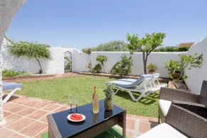 Maison \"Nerja Capistrano Villa\" avec vue sur la mer, Wi-Fi, jardin, terrasse et piscine partagée. - Image 5