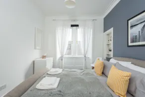 Roseburn Edinburgh Beautiful 2 Bedroom Apartment - Image 2