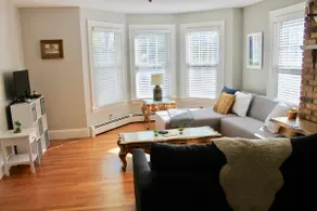 Charming 1st Floor Flat by the Prom - Image 2