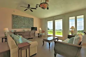 Dreamy Sunrise and Ocean View! Puumoi Pink House - Image 4