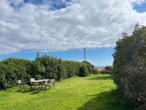 Pet-friendly cottage with sea view - Image 2