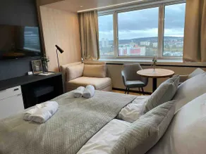 Stylish city apartment with wide views & top location - Image 2