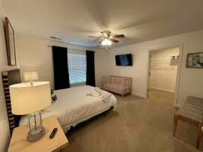 Cheerful Three-Bedroom Residential Home - Image 3